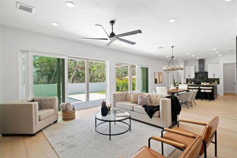 Casa en venta en Saint Petersburg, Florida, 4 dormitorios, 321.72 m2 № 1734664 - foto 5