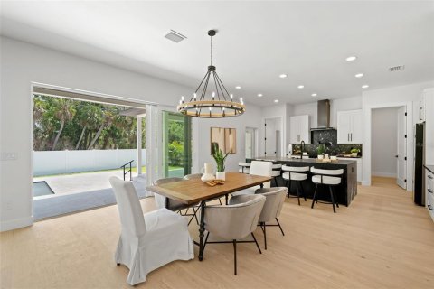 Casa en venta en Saint Petersburg, Florida, 4 dormitorios, 321.72 m2 № 1734664 - foto 8