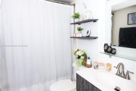 Condo in Miami, Florida, 2 bedrooms  № 1728371 - photo 8