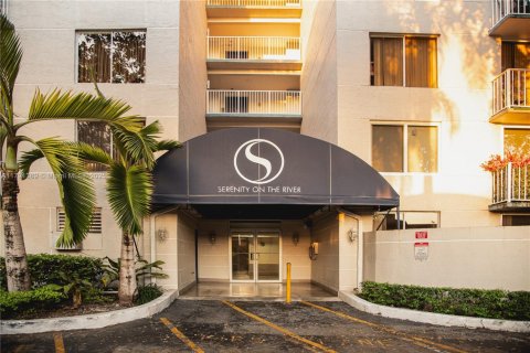 Condo in Miami, Florida, 2 bedrooms  № 1728371 - photo 2