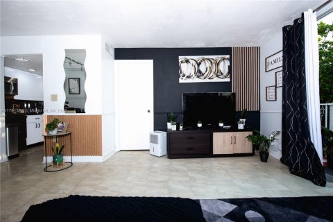 Condo in Miami, Florida, 2 bedrooms  № 1728371 - photo 3
