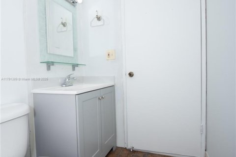 Condo in Miami, Florida, 2 bedrooms  № 1728371 - photo 26