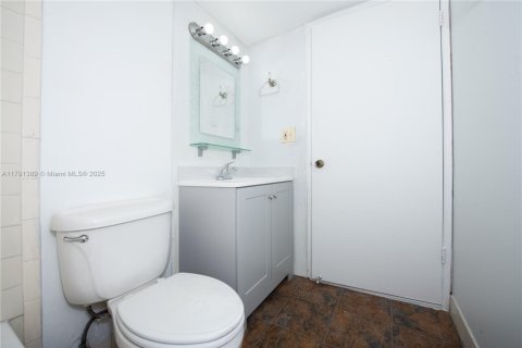 Condo in Miami, Florida, 2 bedrooms  № 1728371 - photo 24