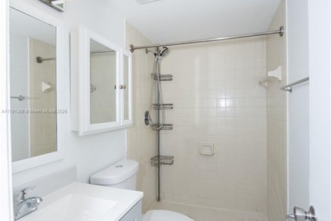 Condo in Miami, Florida, 2 bedrooms  № 1728371 - photo 18