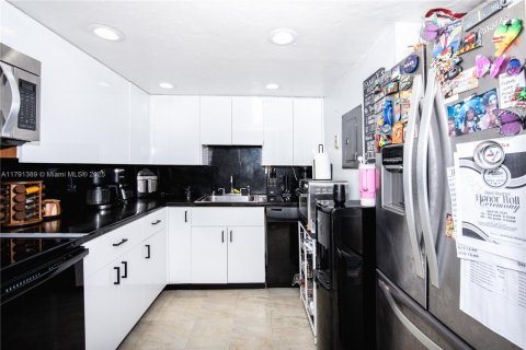 Condo in Miami, Florida, 2 bedrooms  № 1728371 - photo 7