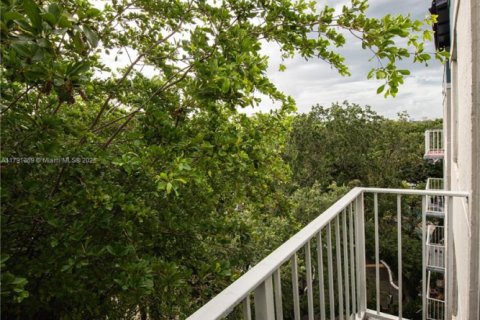 Condo in Miami, Florida, 2 bedrooms  № 1728371 - photo 29