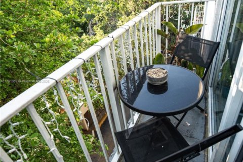 Condo in Miami, Florida, 2 bedrooms  № 1728371 - photo 9