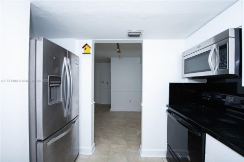 Condo in Miami, Florida, 2 bedrooms  № 1728371 - photo 28
