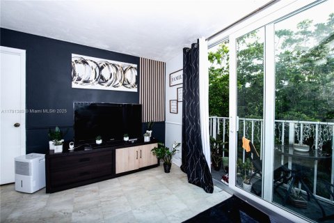 Condo in Miami, Florida, 2 bedrooms  № 1728371 - photo 4