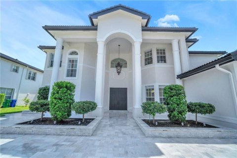 Casa en alquiler en Miramar, Florida, 6 dormitorios, 399.11 m2 № 2181917 - foto 7