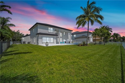 Casa en alquiler en Miramar, Florida, 6 dormitorios, 399.11 m2 № 2181917 - foto 5