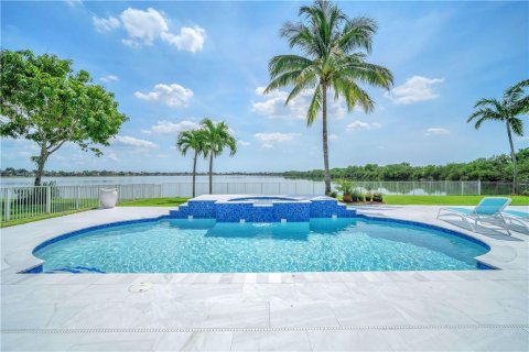 Casa en alquiler en Miramar, Florida, 6 dormitorios, 399.11 m2 № 2181917 - foto 15