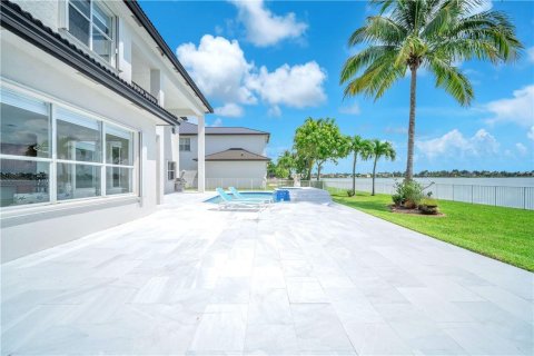 Casa en alquiler en Miramar, Florida, 6 dormitorios, 399.11 m2 № 2181917 - foto 17