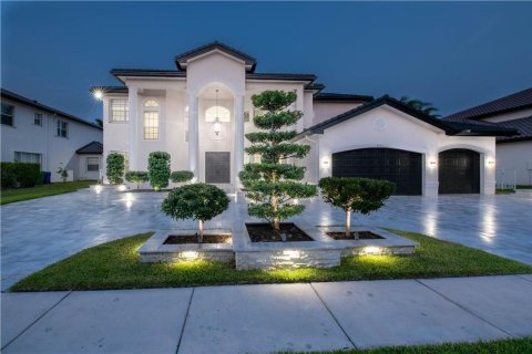 Casa en alquiler en Miramar, Florida, 6 dormitorios, 399.11 m2 № 2181917 - foto 3