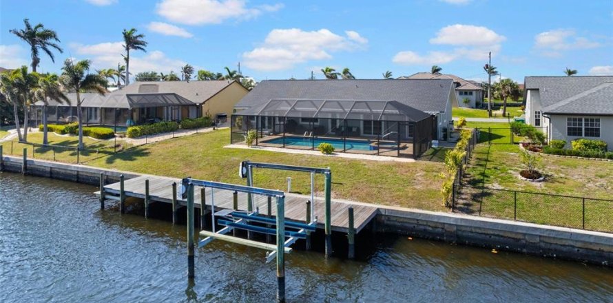 Casa en Port Charlotte, Florida 3 dormitorios, 164.53 m2 № 1527470