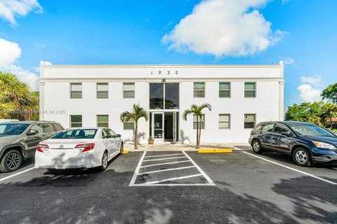 Immobilier commercial à West Palm Beach, Floride 949.83 m2 № 2059877