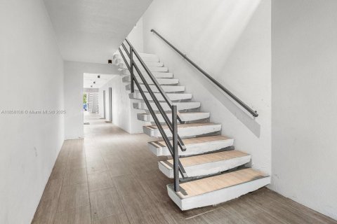 Immobilier commercial à vendre à West Palm Beach, Floride: 949.83 m2 № 2059877 - photo 4