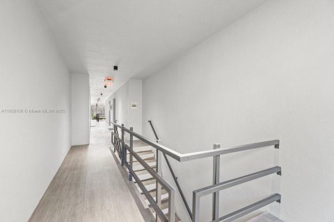 Immobilier commercial à vendre à West Palm Beach, Floride: 949.83 m2 № 2059877 - photo 5