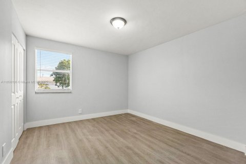 Immobilier commercial à vendre à West Palm Beach, Floride: 949.83 m2 № 2059877 - photo 17