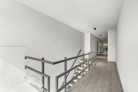 Immobilier commercial à vendre à West Palm Beach, Floride: 949.83 m2 № 2059877 - photo 6