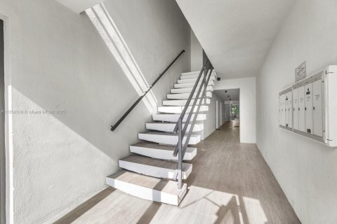 Immobilier commercial à vendre à West Palm Beach, Floride: 949.83 m2 № 2059877 - photo 3