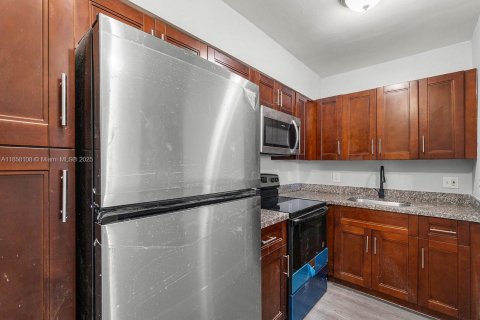 Immobilier commercial à vendre à West Palm Beach, Floride: 949.83 m2 № 2059877 - photo 12