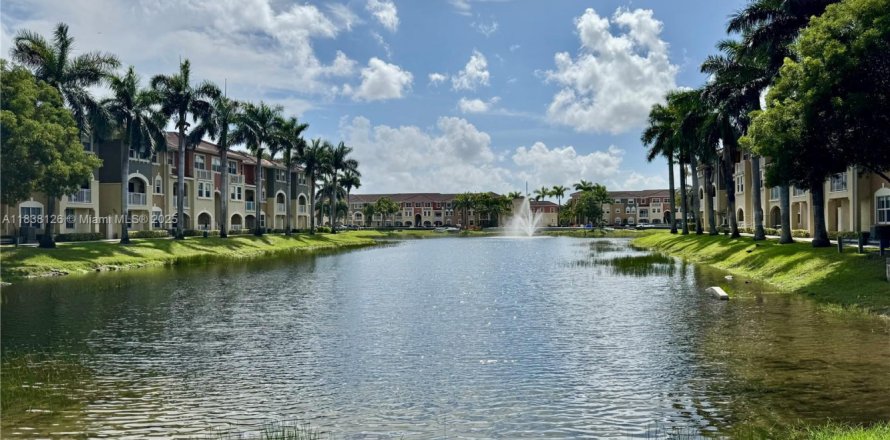 Condo in Doral, Florida, 3 bedrooms  № 1836341