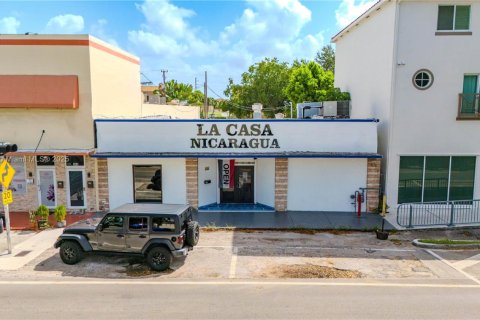 Propiedad comercial en venta en Miami Springs, Florida № 1887371 - foto 1