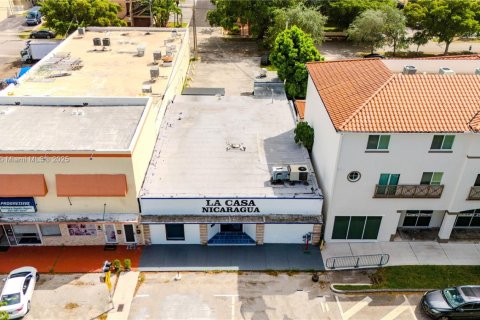 Propiedad comercial en venta en Miami Springs, Florida № 1887371 - foto 2