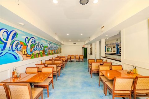 Propiedad comercial en venta en Miami Springs, Florida № 1887371 - foto 7