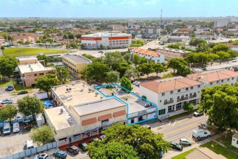Propiedad comercial en venta en Miami Springs, Florida № 1887371 - foto 4