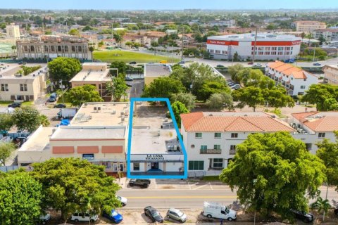 Propiedad comercial en venta en Miami Springs, Florida № 1887371 - foto 15