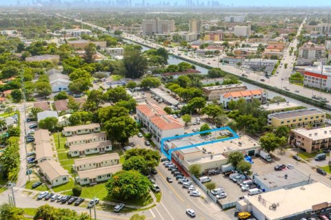 Propiedad comercial en venta en Miami Springs, Florida № 1887371 - foto 13