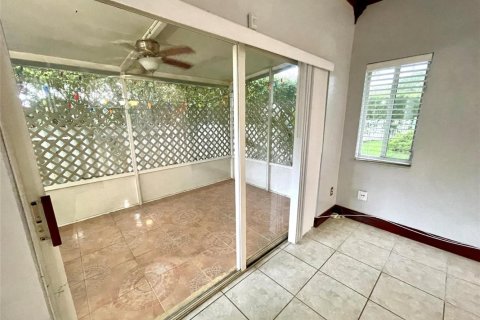 Townhouse in Miramar, Florida 3 bedrooms, 124.21 sq.m. № 2260688 - photo 15