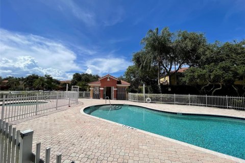 Townhouse in Miramar, Florida 3 bedrooms, 124.21 sq.m. № 2260688 - photo 17