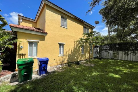 Townhouse in Miramar, Florida 3 bedrooms, 124.21 sq.m. № 2260688 - photo 16