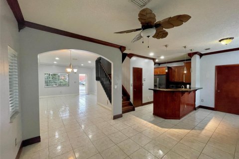 Townhouse in Miramar, Florida 3 bedrooms, 124.21 sq.m. № 2260688 - photo 3