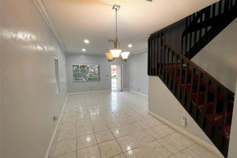 Townhouse in Miramar, Florida 3 bedrooms, 124.21 sq.m. № 2260688 - photo 2