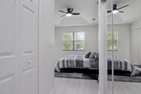 Townhouse in Port St. Lucie, Florida 4 bedrooms, 183.3 sq.m. № 2078180 - photo 13