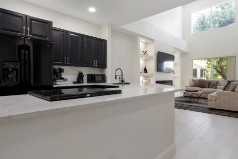 Townhouse in Port St. Lucie, Florida 4 bedrooms, 183.3 sq.m. № 2078180 - photo 2