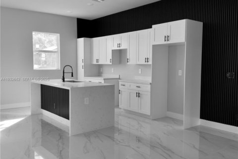 Villa ou maison à vendre à Lehigh Acres, Floride: 3 chambres № 2053844 - photo 4