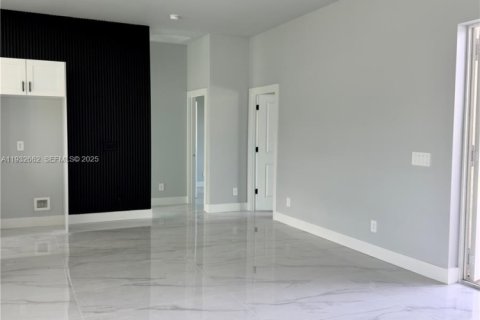 Villa ou maison à vendre à Lehigh Acres, Floride: 3 chambres № 2053844 - photo 7