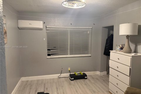 House in Margate, Florida 2 bedrooms, 139.91 sq.m. № 2283227 - photo 11