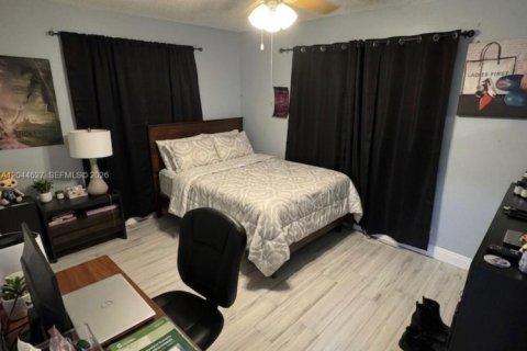 House in Margate, Florida 2 bedrooms, 139.91 sq.m. № 2283227 - photo 9
