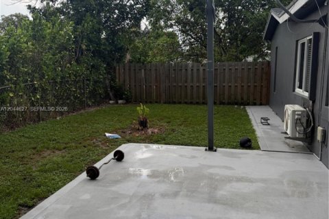 House in Margate, Florida 2 bedrooms, 139.91 sq.m. № 2283227 - photo 14
