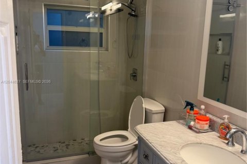 House in Margate, Florida 2 bedrooms, 139.91 sq.m. № 2283227 - photo 10