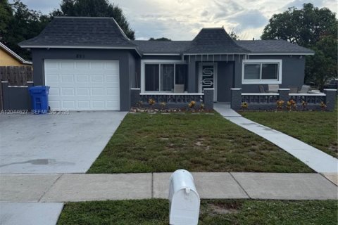 House in Margate, Florida 2 bedrooms, 139.91 sq.m. № 2283227