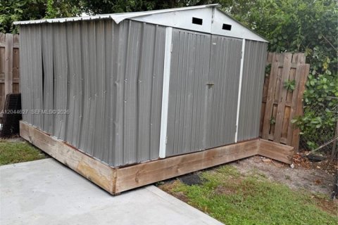 House in Margate, Florida 2 bedrooms, 139.91 sq.m. № 2283227 - photo 12