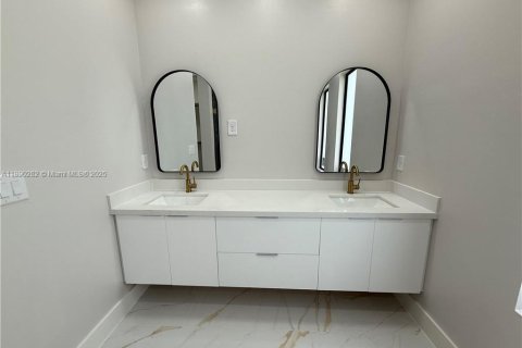 Villa ou maison à vendre à Lehigh Acres, Floride: 3 chambres, 151.34 m2 № 2024879 - photo 13