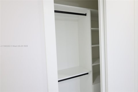 Villa ou maison à vendre à Lehigh Acres, Floride: 3 chambres, 151.34 m2 № 2024879 - photo 20